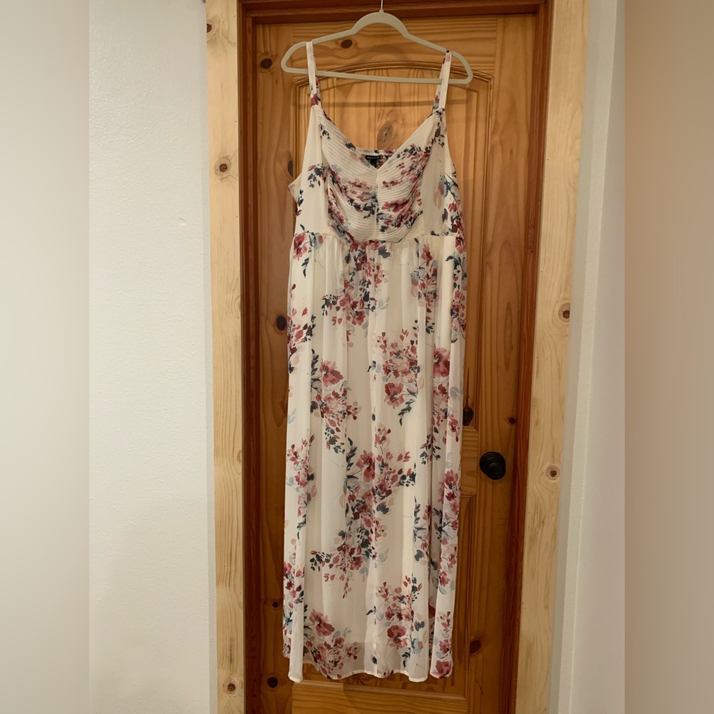 NWT Torrid Maxi Chiffon Pleated Dress Pretty Artsy Floral - Plus Size 4X